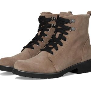 MUNRO Hartley Almond Suede Lace up Boots Women's size 8 1/2 W. NEW